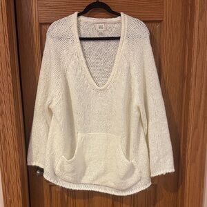 BDG Oversized Women's V-Neck Cream Sweater